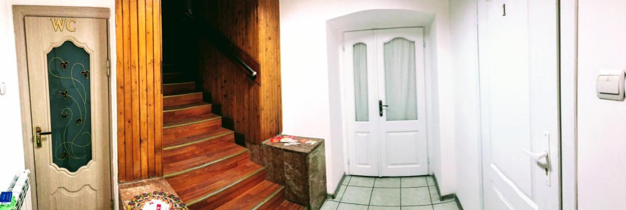 Krone Hostel Užhorod Exteriér fotografie